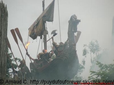 © Arnaud C. http://puydufouforever.skyrock.com/ © Aranaud C. http://puydufouforever.skyrock.com/