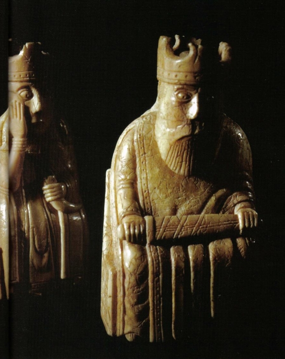 Roi et reine, pièces d'échecs datant du XIIe siècle